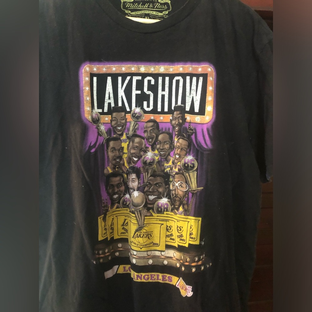 Mitchell & Ness Lakeshow Graphic Tee - Black / Purple / Yellow